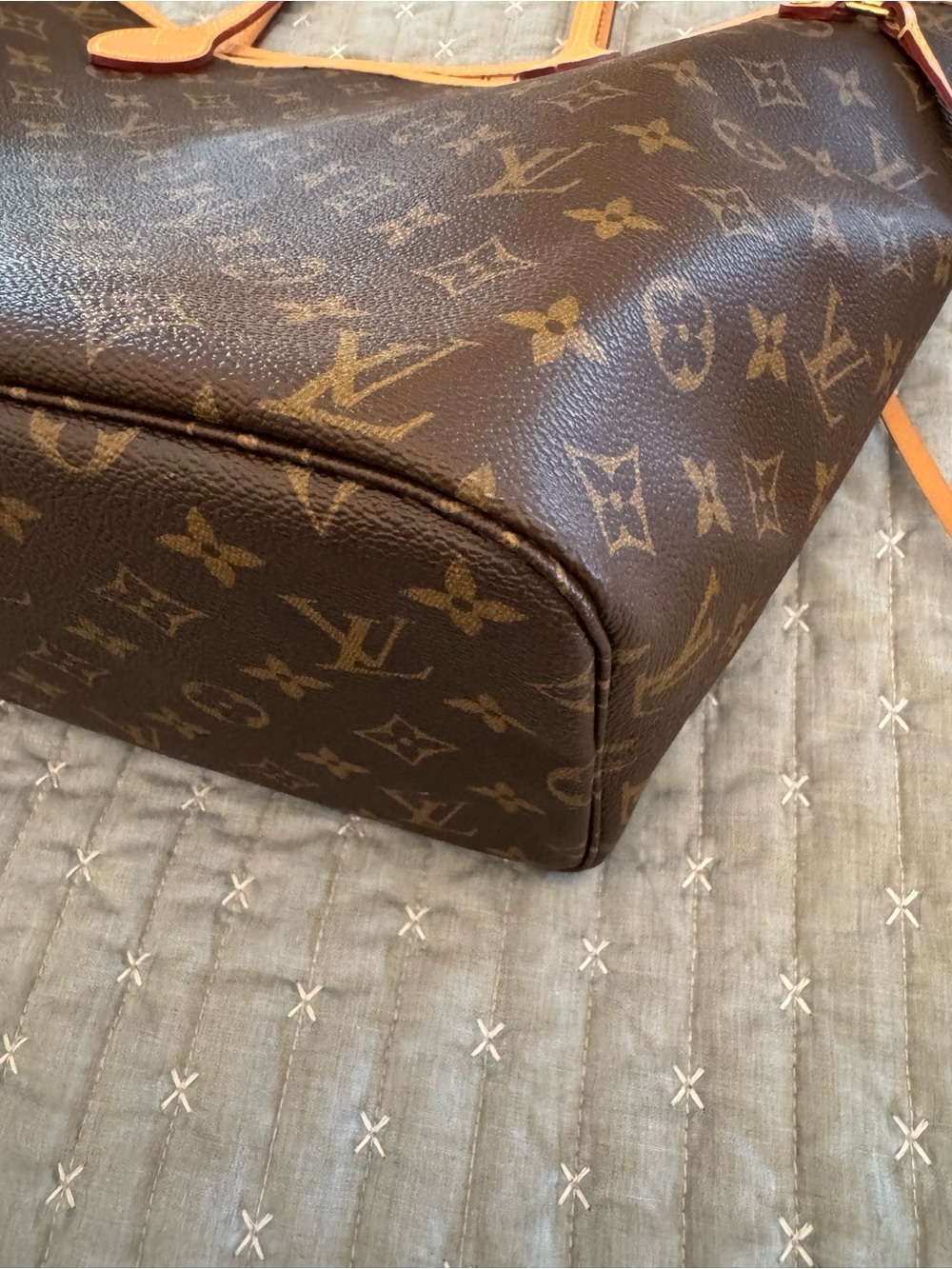 EUC Louis Vuitton Monogram Neverfull Tote MM with beige interior - Picture 8 of 15